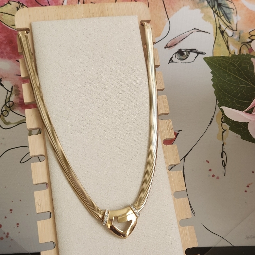 GIVENCHY Elegant Gold Necklace with Rhinestone Accents